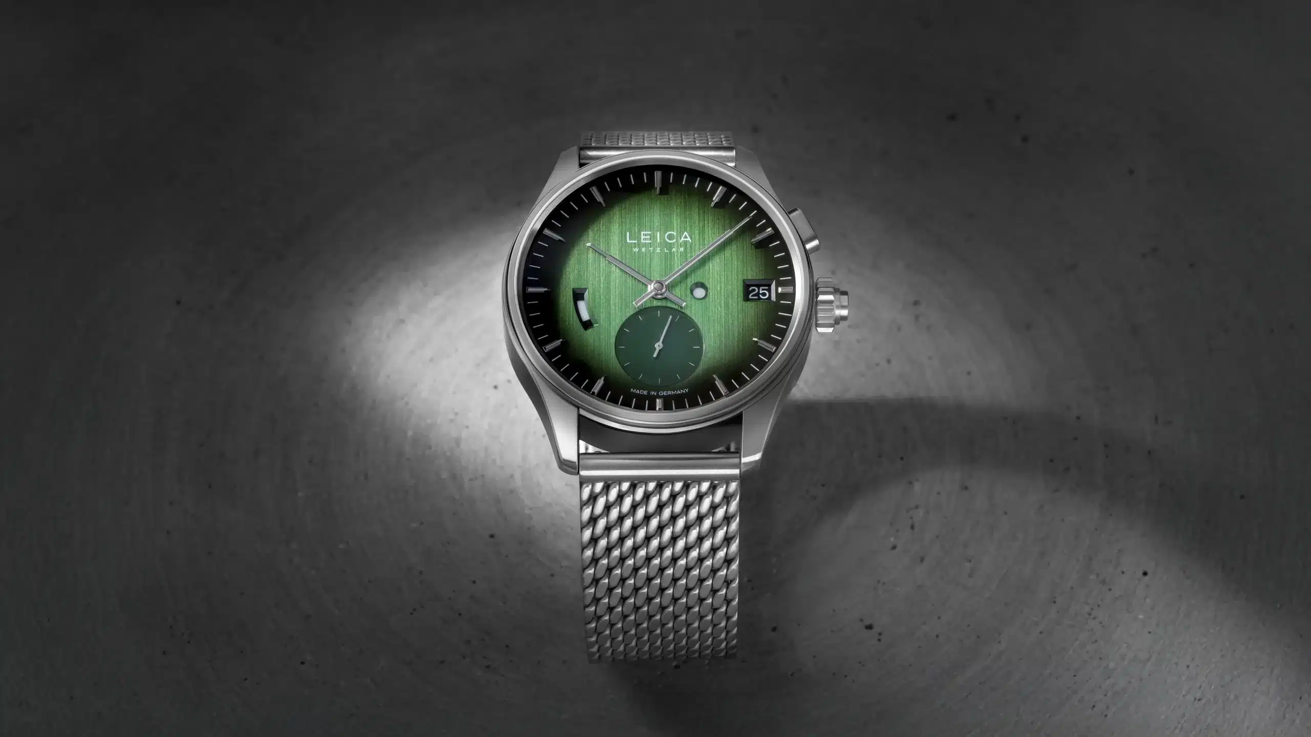 1_LEICA_Watch_Webseite_ProductPage_ZM1UrbanGreen_Header_02