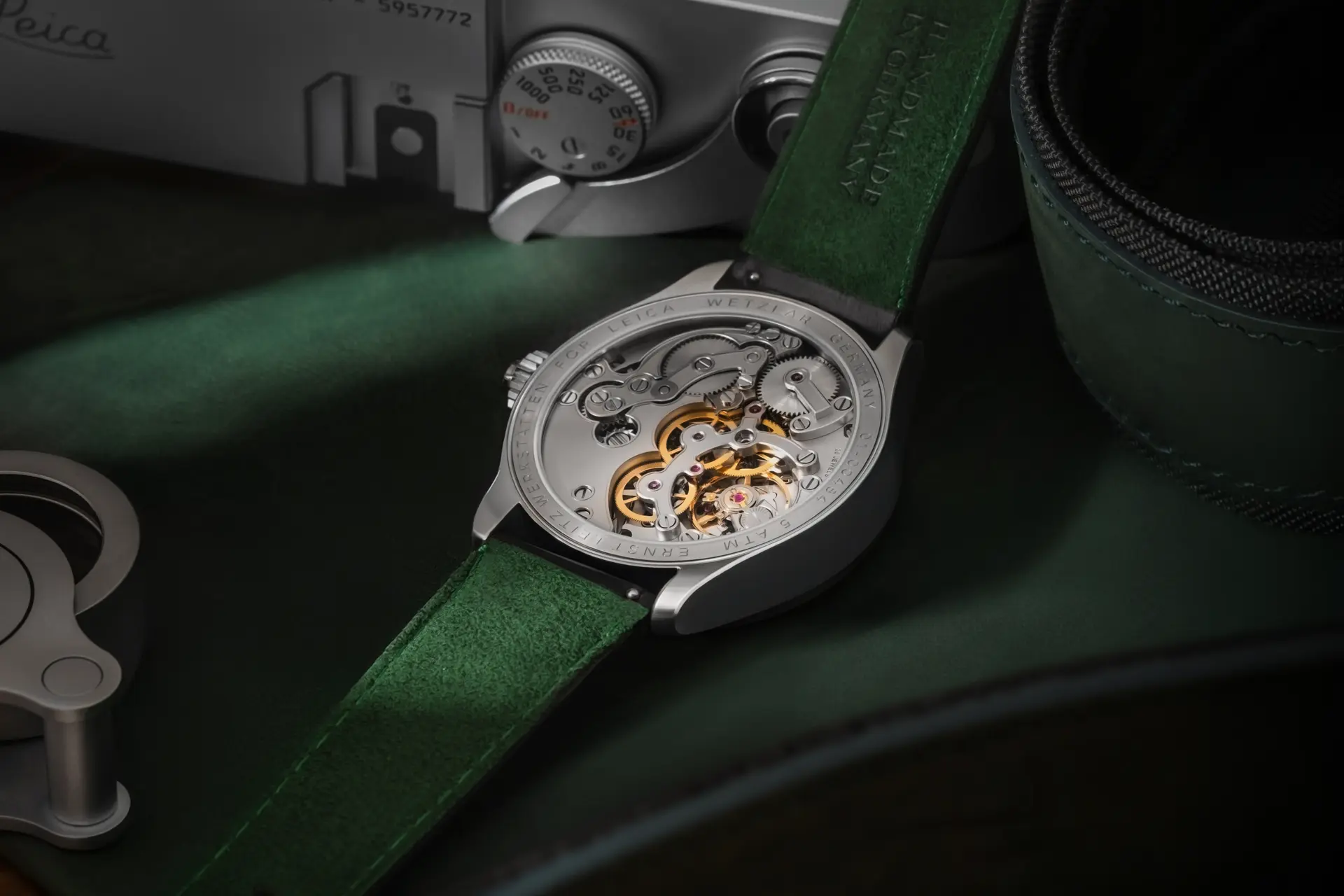 2_LEICA_Watch_Webseite_ProductPage_ZM1UrbanGreen_CopyImageModul1_Prazision_02