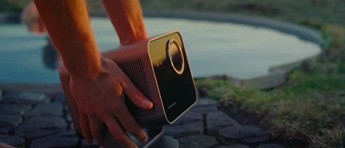 Ambient_Compact_Projector-put-down_close_3840x2560px.jpg